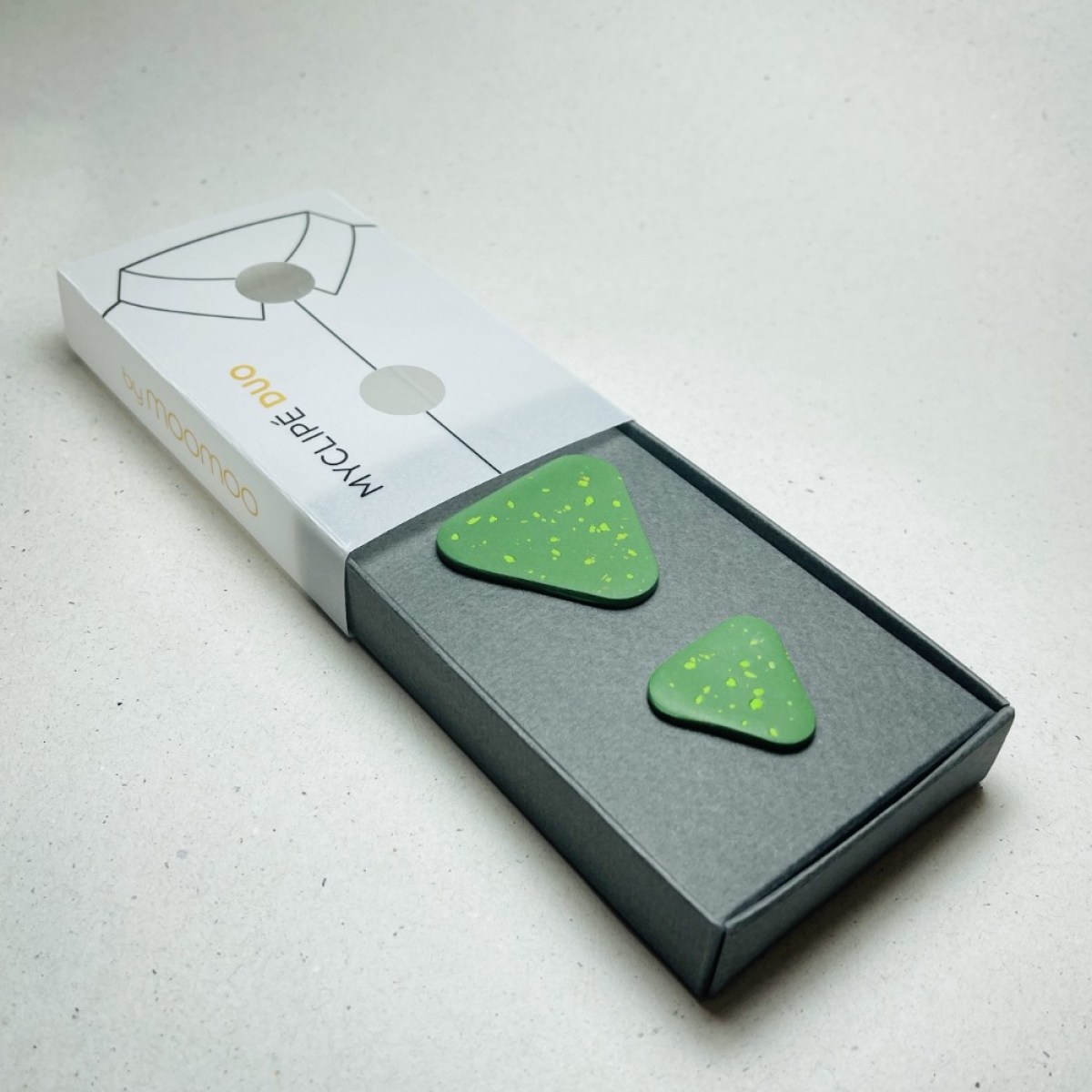 DUO TRIANGLE OLIVE GREEN-LIME1